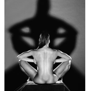 30 x 40 cm A Strong Woman - a10076