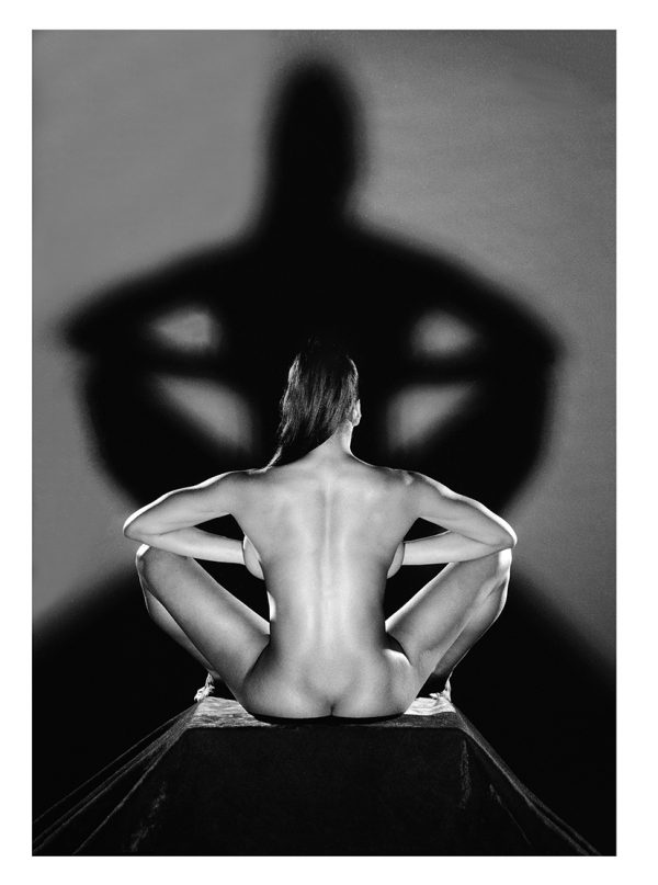 30 x 40 cm A Strong Woman - a10076