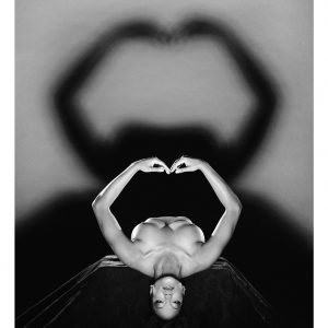 50 x 70 cm Liegender Akt mit Schatten - a10237