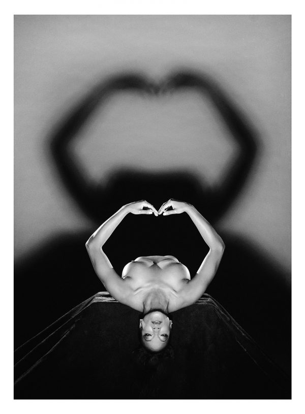 50 x 70 cm Liegender Akt mit Schatten - a10237
