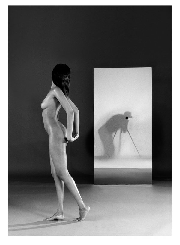 30 x 40 cm Posing for the Camera Man - a10854