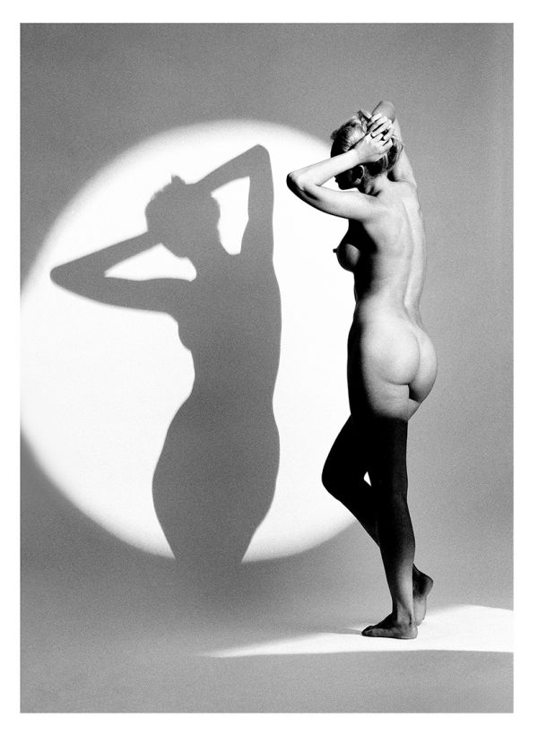 30 x 40 cm My Shadow in the Circle - a11065
