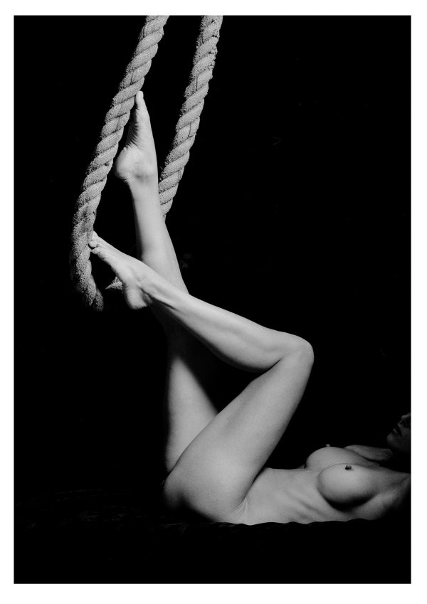 30 x 40 cm Legs in a Rope - a11289