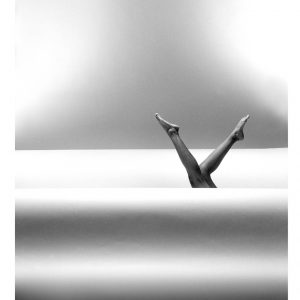 30 x 40 cm Diving Between the Waves 1 - a11736