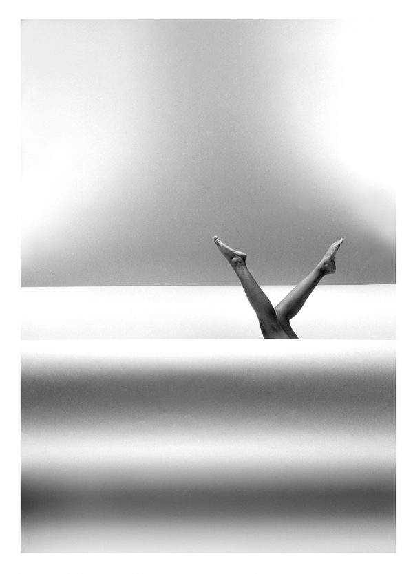 50 x 70 cm Diving Between the Waves 1 - a11736