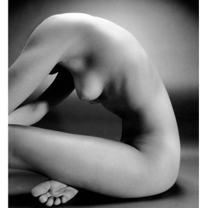 30 x 40 cm Balanced on a Foot - c13599