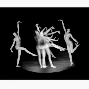 30 x 40 cm Dance Group - d14523